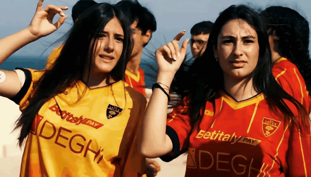 Il Lecce presenta la prima e la terza Maglia 2025/26